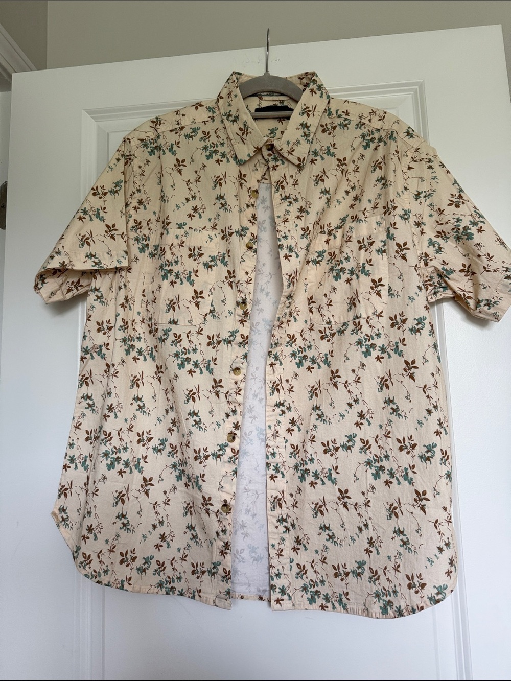 Casual Cream Short-Sleeve Floral Button-Down Shirt